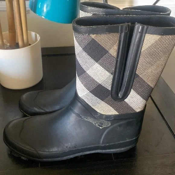 Burberry rain boots - Picture 2 of 7